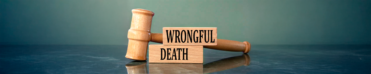 Mazo que indica la búsqueda de justicia de un abogado de muerte por negligencia