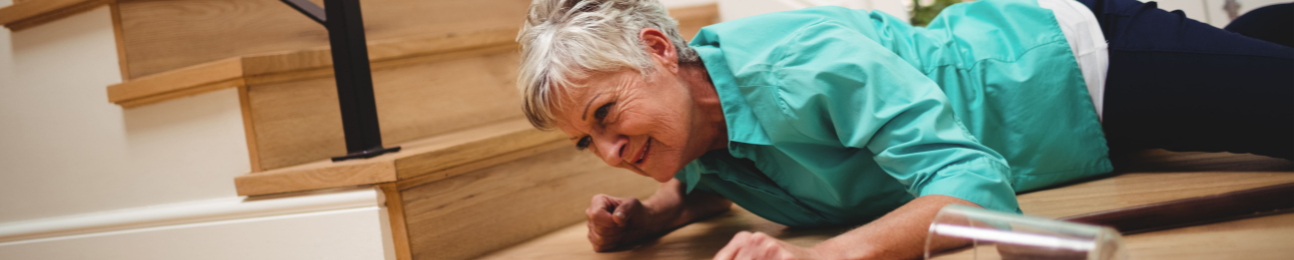 mujer lesionada, después de sufrir un accidente en una propiedad privada, debido a la negligencia del propietario.